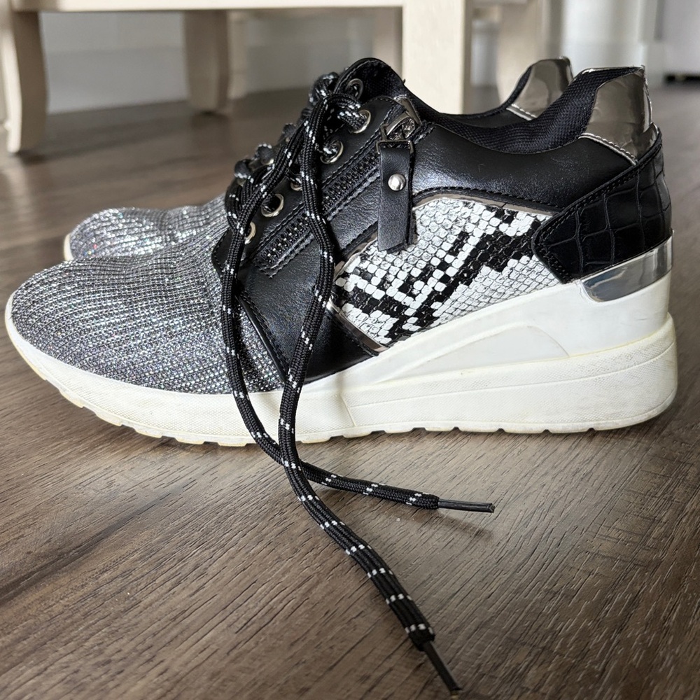 Stylish Black and Gray Women's Sneakers